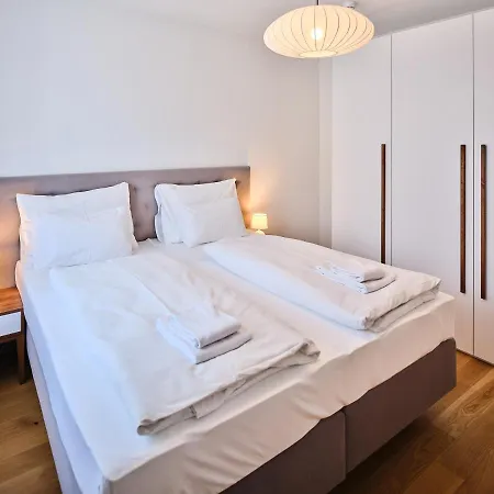 Myfavorit - Spacious Next To Puplic Transport U1 Direct Connection To Citycenter Vienna