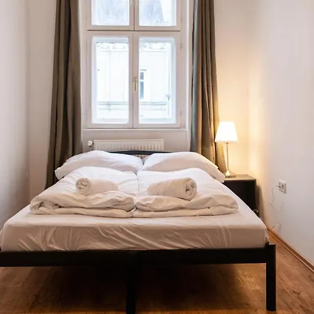Apartment Spacious 2br Apt.-near Wiener Stadthalle *