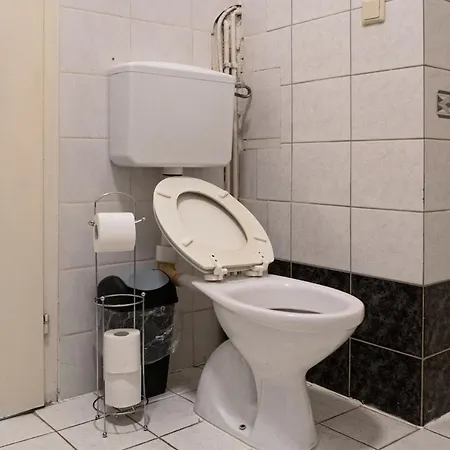 Apartment Spacious 2br Apt.-near Wiener Stadthalle *