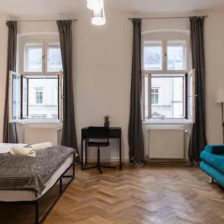 Spacious 2br Apt.-near Wiener Stadthalle Apartment Vienna