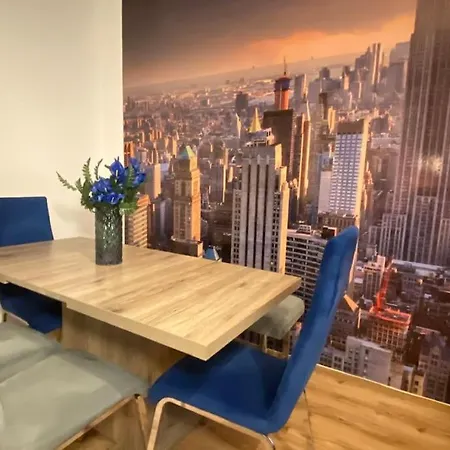 The Big Apple In Apartment *