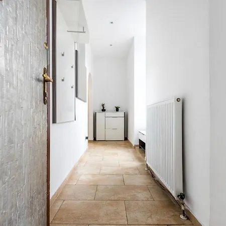 Nice Central City Room