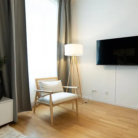 Apartment Aesthetic Newly Renovated Located Near Belvedere Castle, 15 Minutes From Stephansplatz Vienna