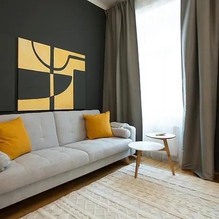 Aesthetic Newly Renovated Located Near Belvedere Castle, 15 Minutes From Stephansplatz Apartment
