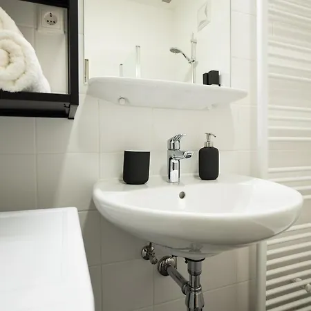 Aesthetic Newly Renovated Located Near Belvedere Castle, 15 Minutes From Stephansplatz Vienna