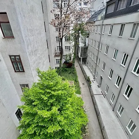 Schone In Zentrum Josefstadt * Vienna