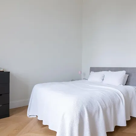 Stunning In Center Apartment *
