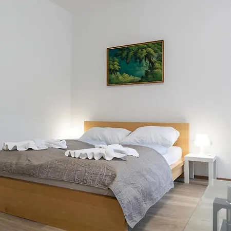 Spacious & Pleasent 2br Apt. Near Milenium Tower Apartament *