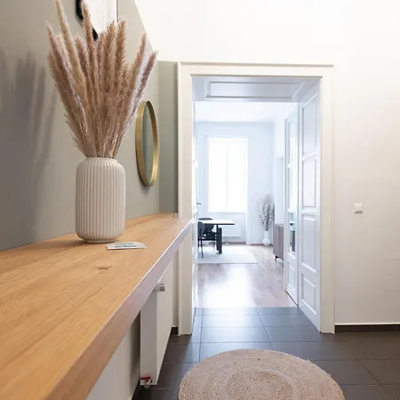Mint@naschmarkt Premium Aparthotel Wenen