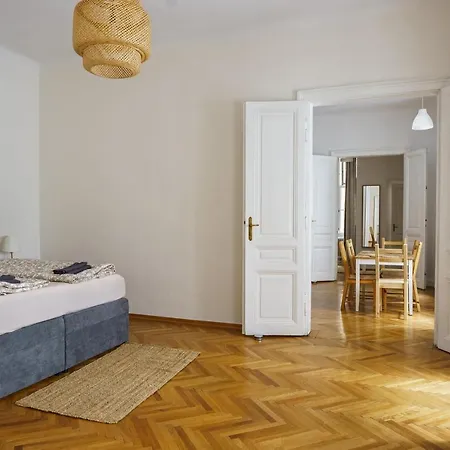 Naschmarkt Apartment Vienna