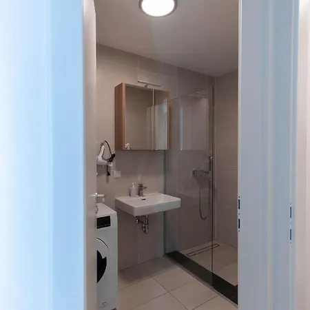 Modern With Big Balcony Near City Center Wien