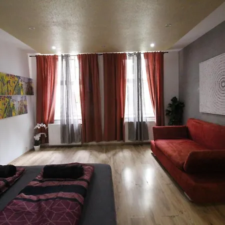 Private Triple Bedroom Rf1 Vienna
