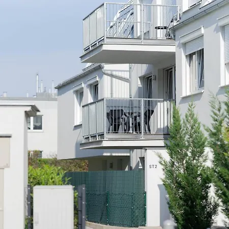Modern With Big Balcony Near City Center Wien