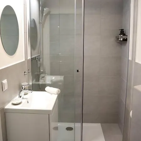 Bloom - Modern One Bedroom *