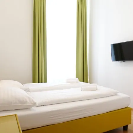 4 Red Star 8 Apartment *
