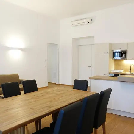 4 Red Star 8 Apartment