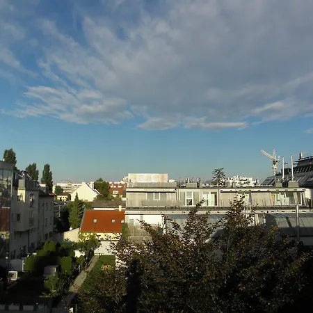 Donaustadt Kagran - At Metro U1 Hotel 3*