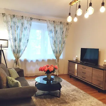 Point Apartment *