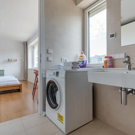 Apartment Neu Zentral Und Ruhig An Der U2 / Stadion Wien