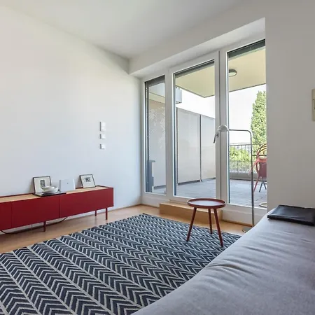 Neu Zentral Und Ruhig An Der U2 / Stadion Apartment