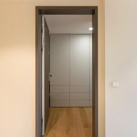 Apartment Neu Zentral Und Ruhig An Der U2 / Stadion *