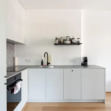 Apartment Neu Zentral Und Ruhig An Der U2 / Stadion Wien