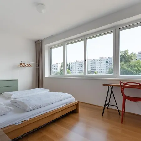Neu Zentral Und Ruhig An Der U2 / Stadion Apartment *