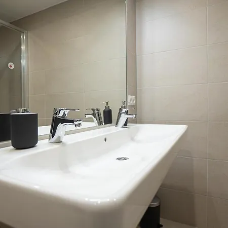 Apartment 1br With A Queen-size Bed And Terrace - Contactless 24h Check-in *
