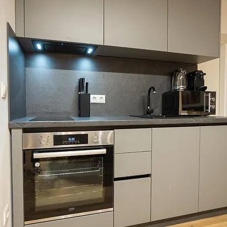 1br With A Queen-size Bed And Terrace - Contactless 24h Check-in Apartment Wien