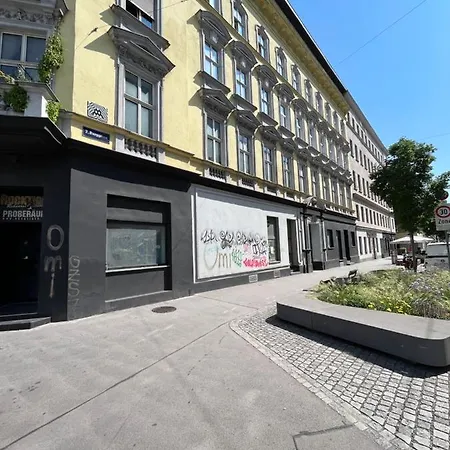 Apartment Sunny Next To Metro 1br *