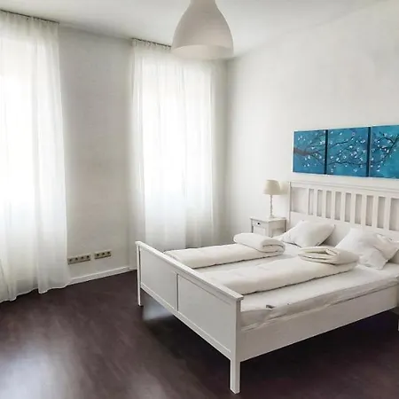 Lägenhet Helle Zweiraumwohnung In Wohngebiet *