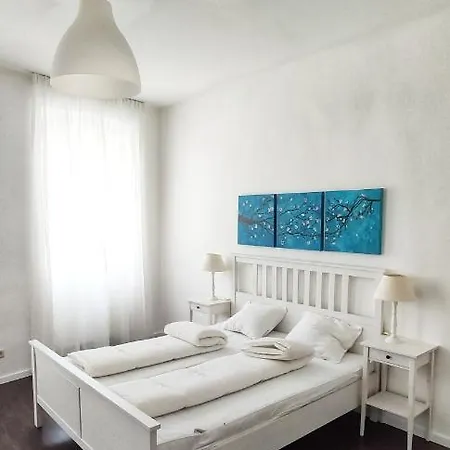 Helle Zweiraumwohnung In Wohngebiet Lägenhet
