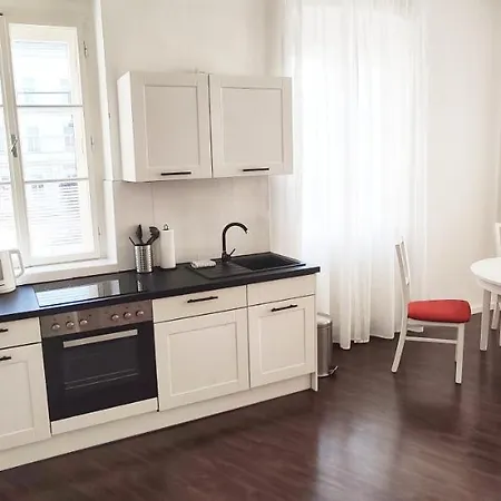 Helle Zweiraumwohnung In Wohngebiet Lägenhet