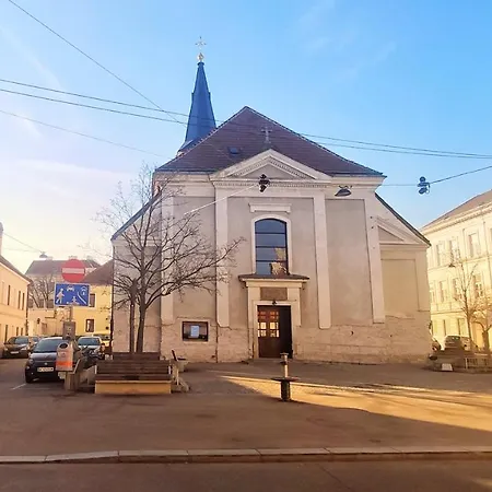 Helle Zweiraumwohnung In Wohngebiet