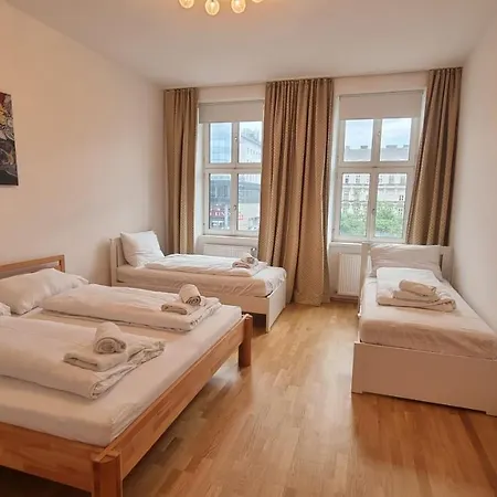 Apartment Sunny Next To Metro 1br *