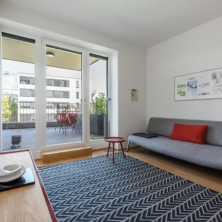 Apartment Neu Zentral Und Ruhig An Der U2 / Stadion