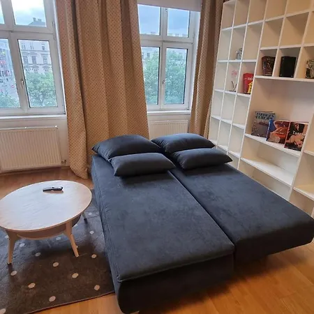 Apartment Sunny Next To Metro 1br Wien