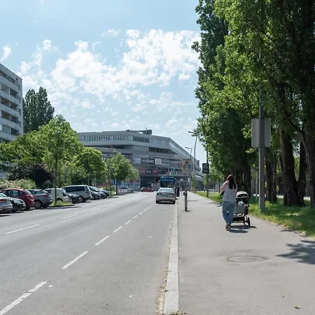Neu Zentral Und Ruhig An Der U2 / Stadion Wien