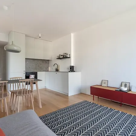 Neu Zentral Und Ruhig An Der U2 / Stadion Apartment *