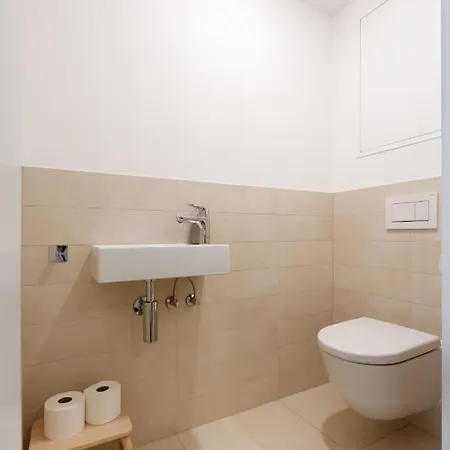 Apartment Neu Zentral Und Ruhig An Der U2 / Stadion *