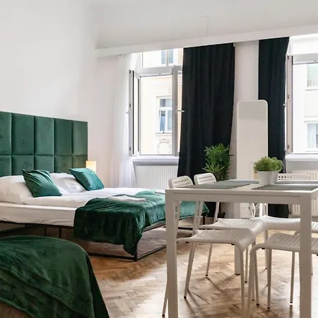 Peaceful 2 Bedroom With Backyard In Prime Location Apartment Vienna