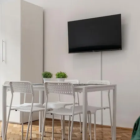 Apartment Peaceful 2 Bedroom With Backyard In Prime Location