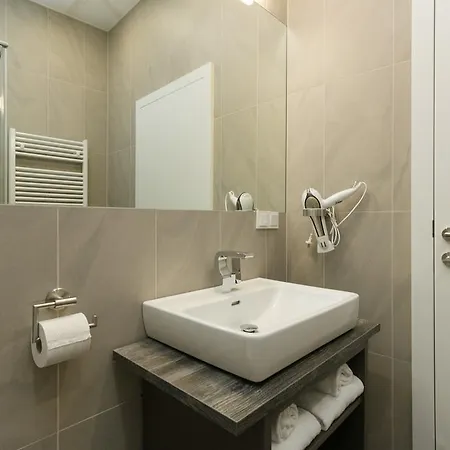 Castellez 1020 Apartment *