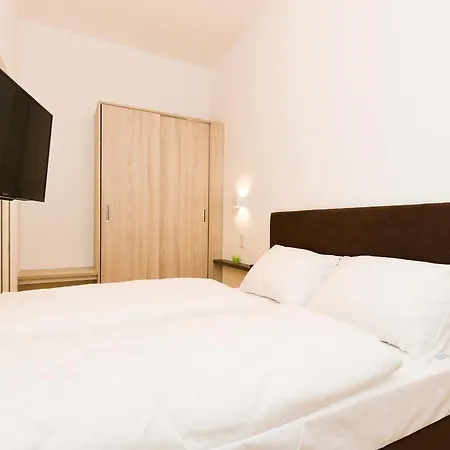 Castellez 1020 Apartment *