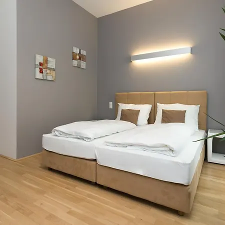 Castellez 1020 Apartment