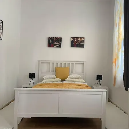 Stilvolle Mit Terrasse/garten Appartement *