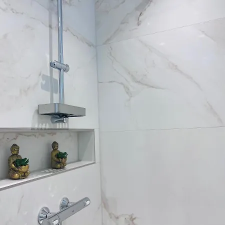 Zeus Design Schlosspark Schoenbrunn Apartment Vienna