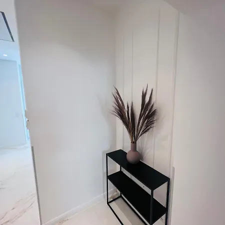 Zeus Design Schlosspark Schoenbrunn Apartment Vienna