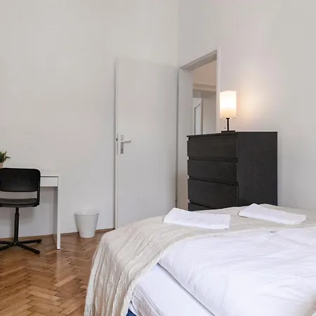 Peaceful 2 Bedroom With Backyard In Prime Location Vienna