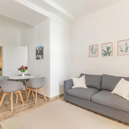 Xxxl Bed/ Free Parking/ Apartment *